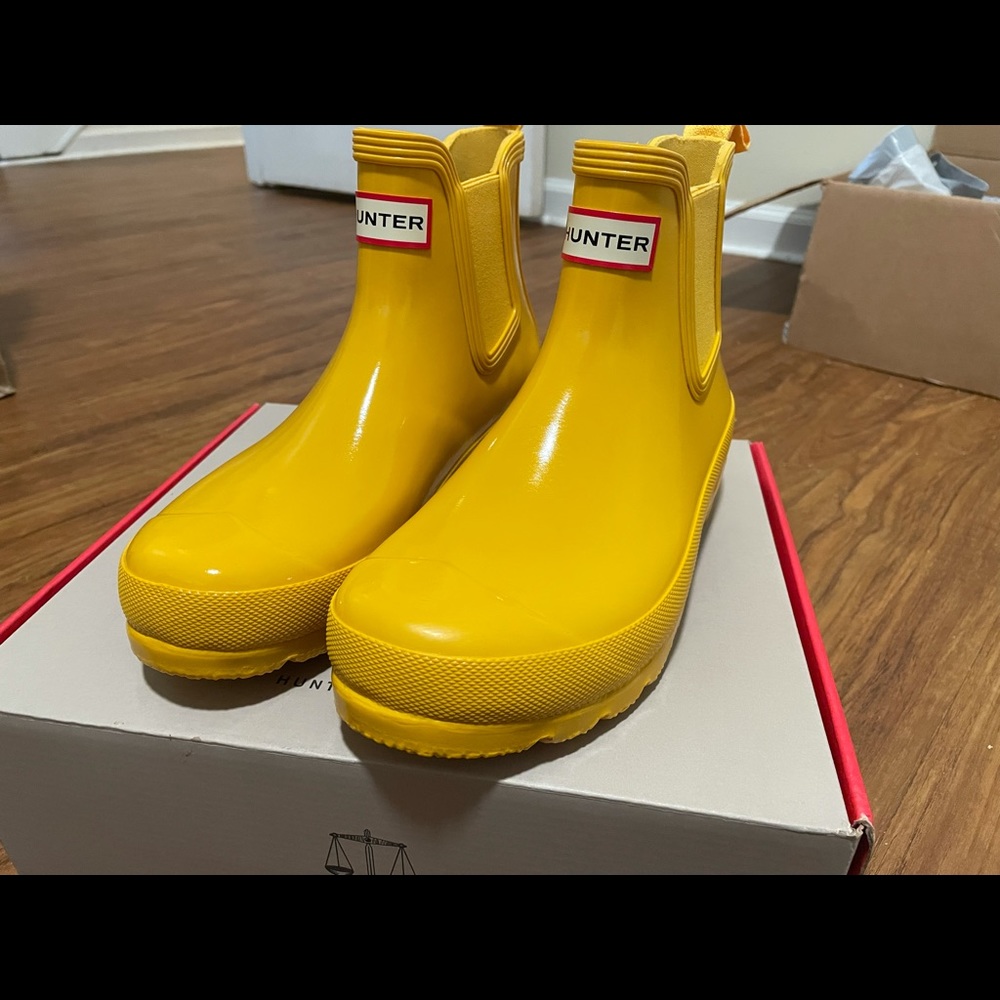 NWT HUNTER rain boots size 7
